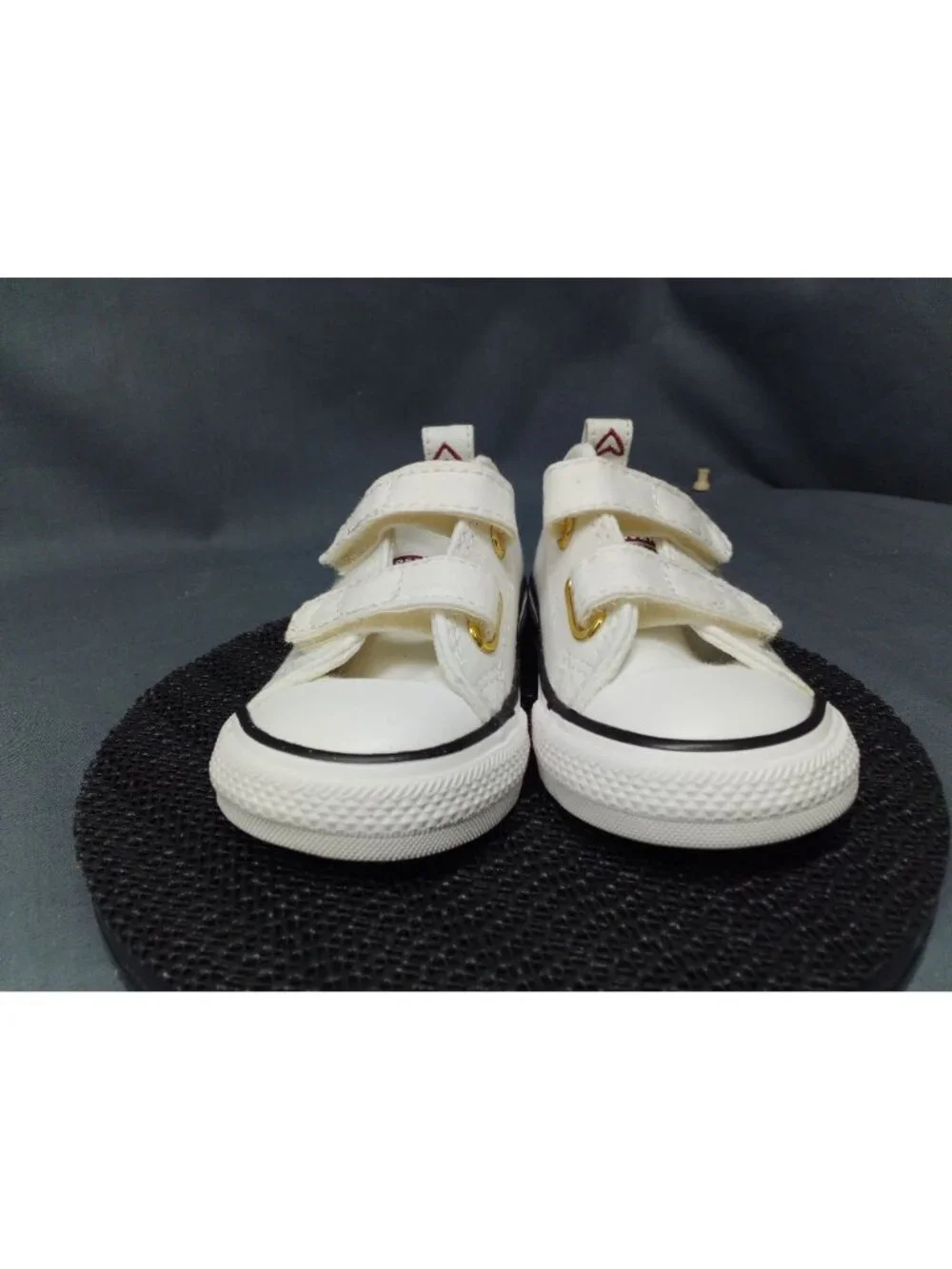 Converse White Canvas Toddler Shoes W/ Heart Embroidery Size 8 NEW NO BOX !
